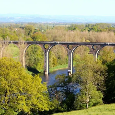 Hébergement de vacances Saint-georges-de-baroille, 4 Pièces, 7 Personnes - Fr-1-496-170